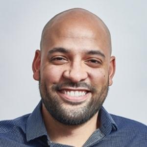 Ejemplo De Foto De Currículum Para Hombre Con Fondo Neutro