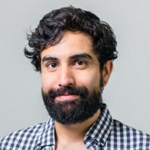 Ejemplo De Foto De Currículum Para Hombre Con Fondo Oscuro